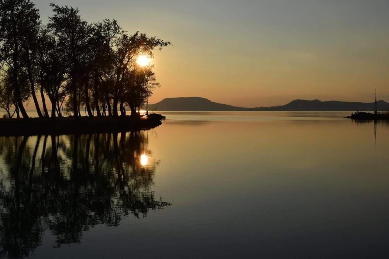 Sunrise Apartman Siofok Exterior photo